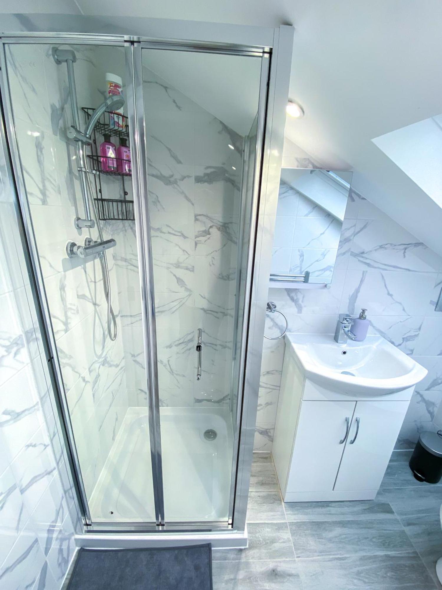 Large 1-Bedroom Flat, 5 Guest, London - F4 Εξωτερικό φωτογραφία