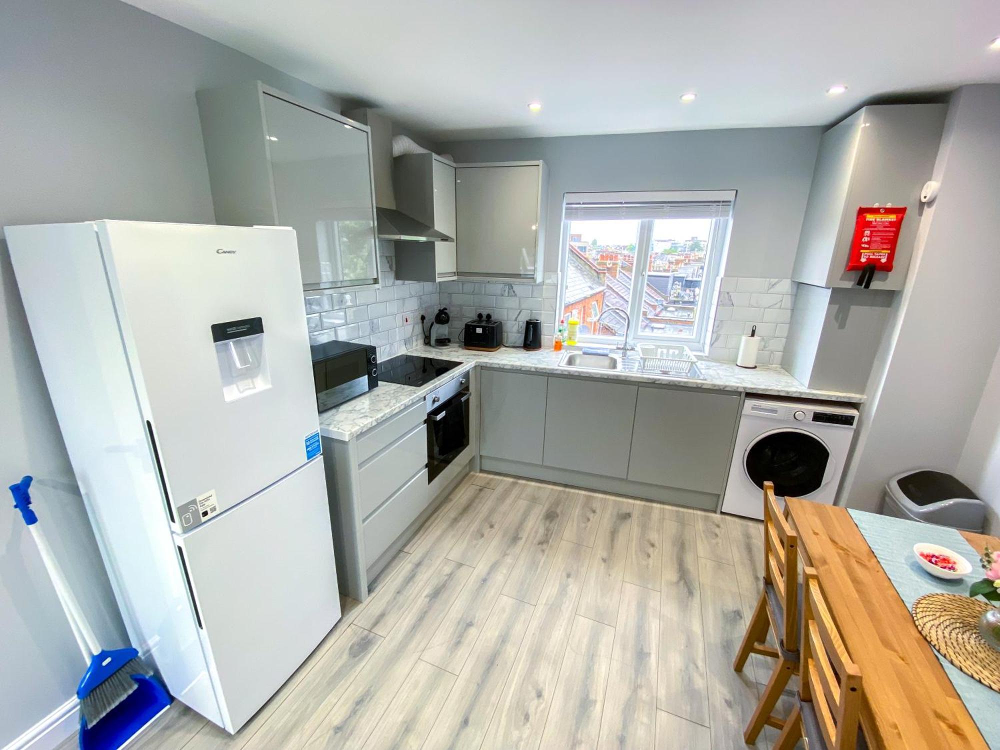 Large 1-Bedroom Flat, 5 Guest, London - F4 Εξωτερικό φωτογραφία